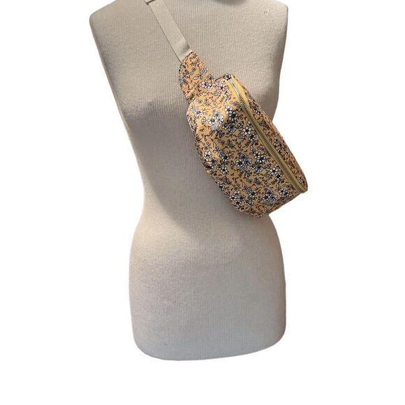 Yellow with print, slide over or fanny pack - Picture 1 of 2